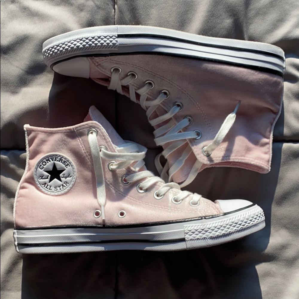 NEW velvet blush pink converse